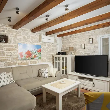 House Katarina בית נופש Barban
