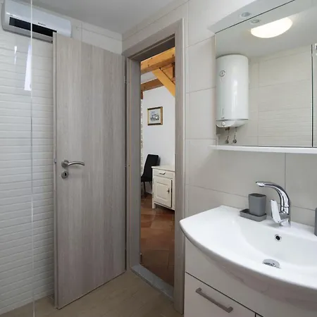 בית נופש House Katarina Barban